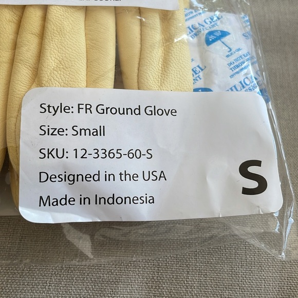 NWT Youngstown Glove Company Size Small Glove FR Ground - Picture 2 of 6